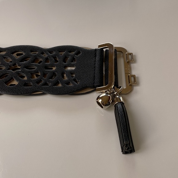 Apt. 9 Women Black Belt M/L Faux Leather cut-out stretch belt.Tassels Boho - Picture 6 of 6